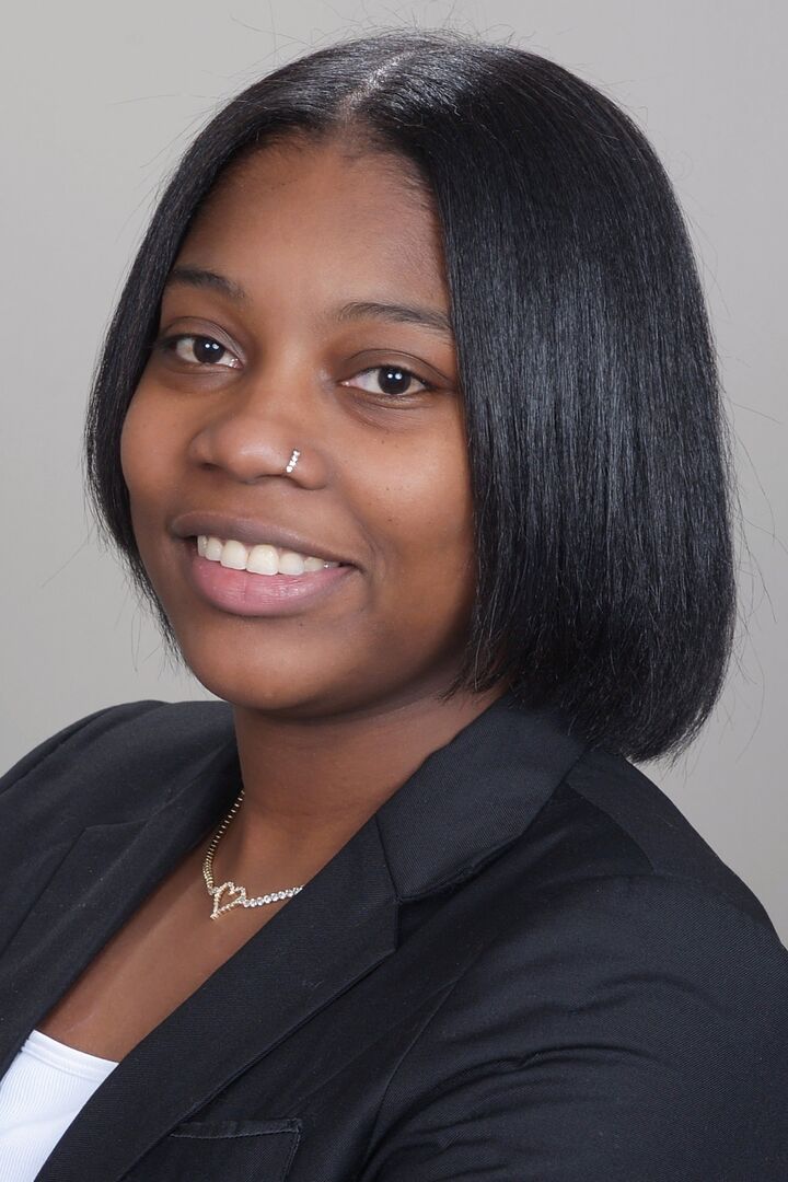 Rodneisha Jones, Real Estate Salesperson in Wauwatosa, Homesale Realty