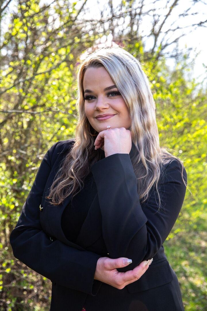 Lea McGee, Real Estate Salesperson in Shelbyville, Heritage Group