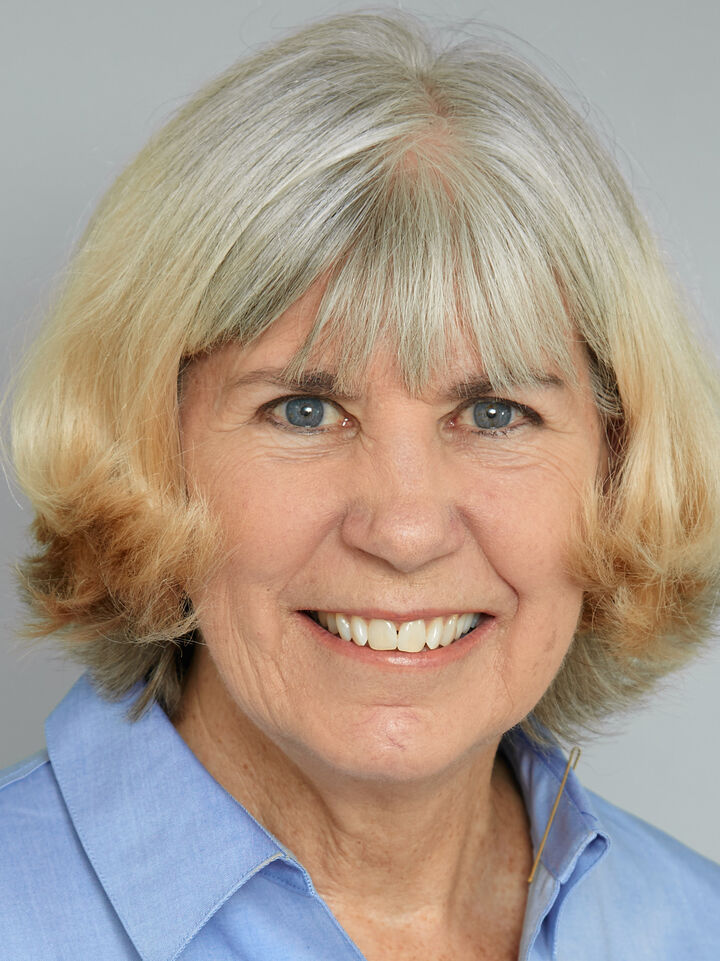 MaryFrances Larson Valencia Pinnacle Estate Properties