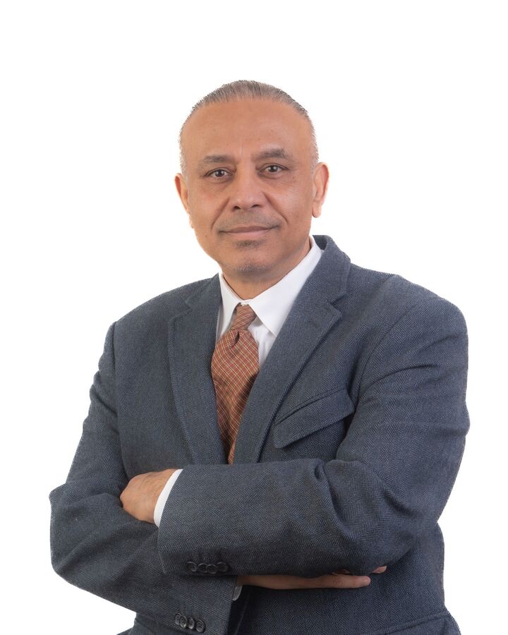 Mujtaba Hassan,  in Woodbury, Realty Connect