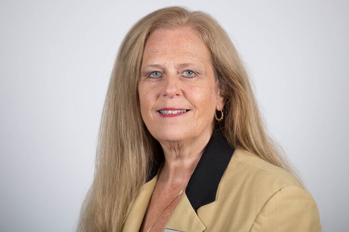 Bonnie Miranda, Real Estate Salesperson in Lindenhurst, AA Realty