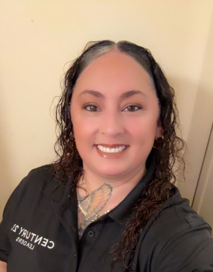 Elena Calderson, Real Estate Salesperson in Victorville, LEADERS