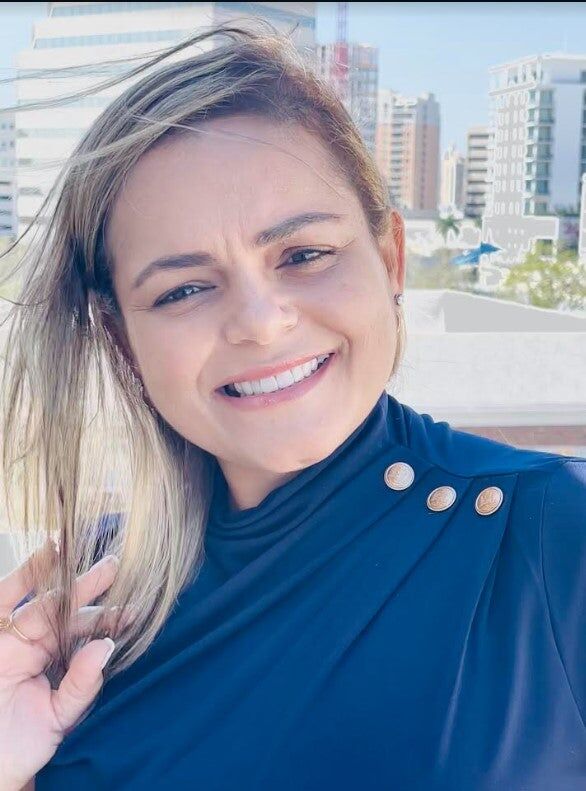Aline De Araujo, Real Estate Salesperson in Sarasota, Beggins Enterprises