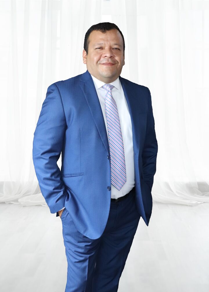 Efrain Varelas, Real Estate Salesperson in Las Vegas, Americana