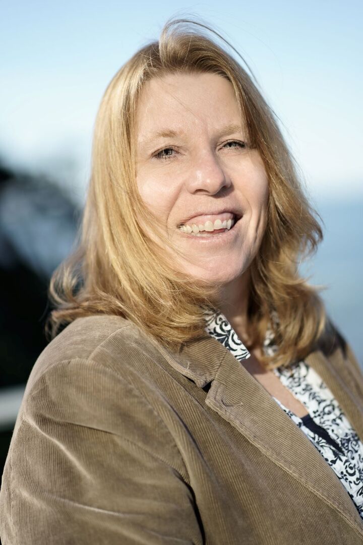 Donica Richardson, Real Estate Broker in Brookings, Agate Realty