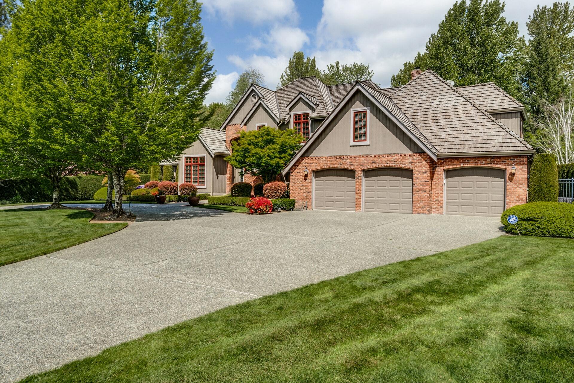 Property Photo:  26122 NE 34th St  WA 98053 