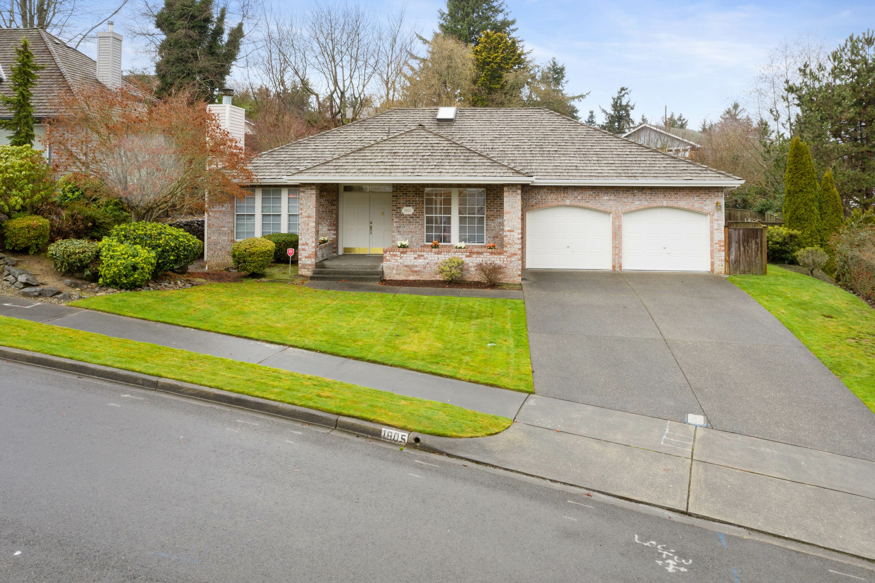 Property Photo:  1905 Dumas Cir NE  WA 98422 