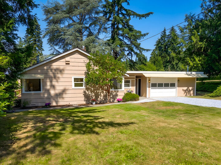 Property Photo:  8011 SE 57th Street  WA 98040 