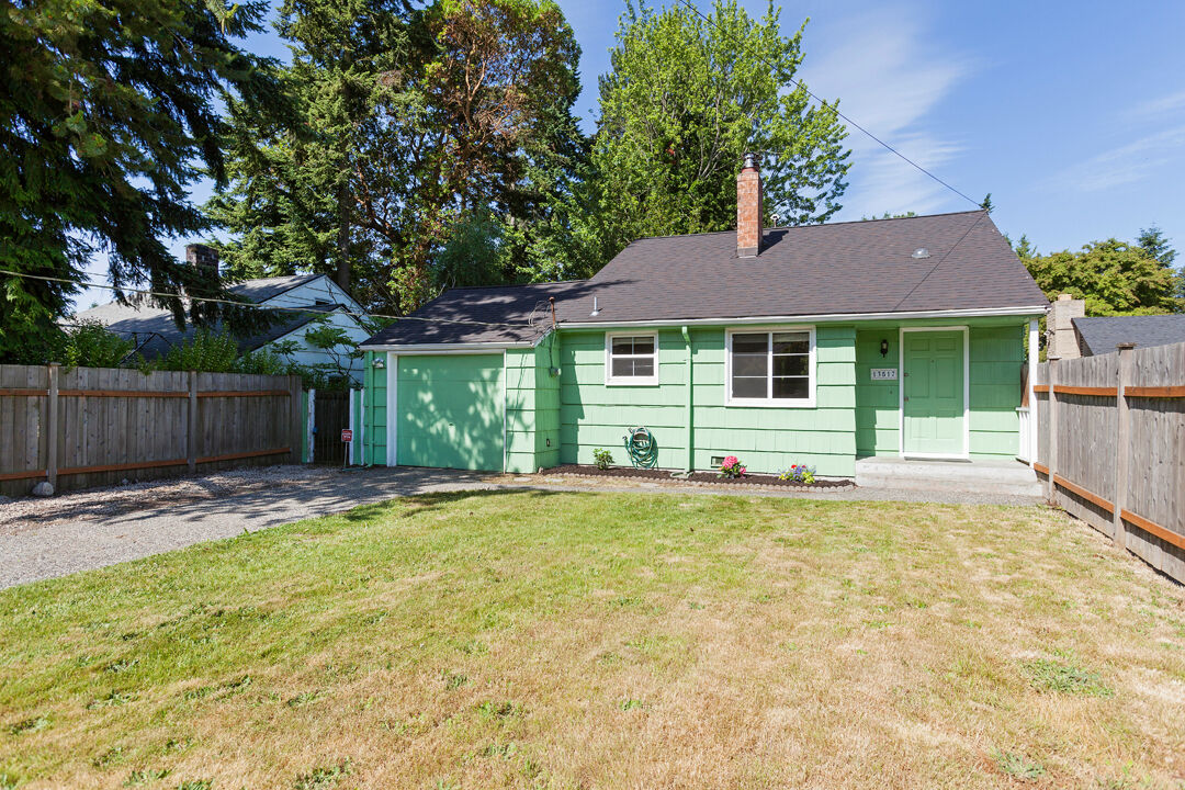 Property Photo: 13517 Meridian Ave N WA 98133