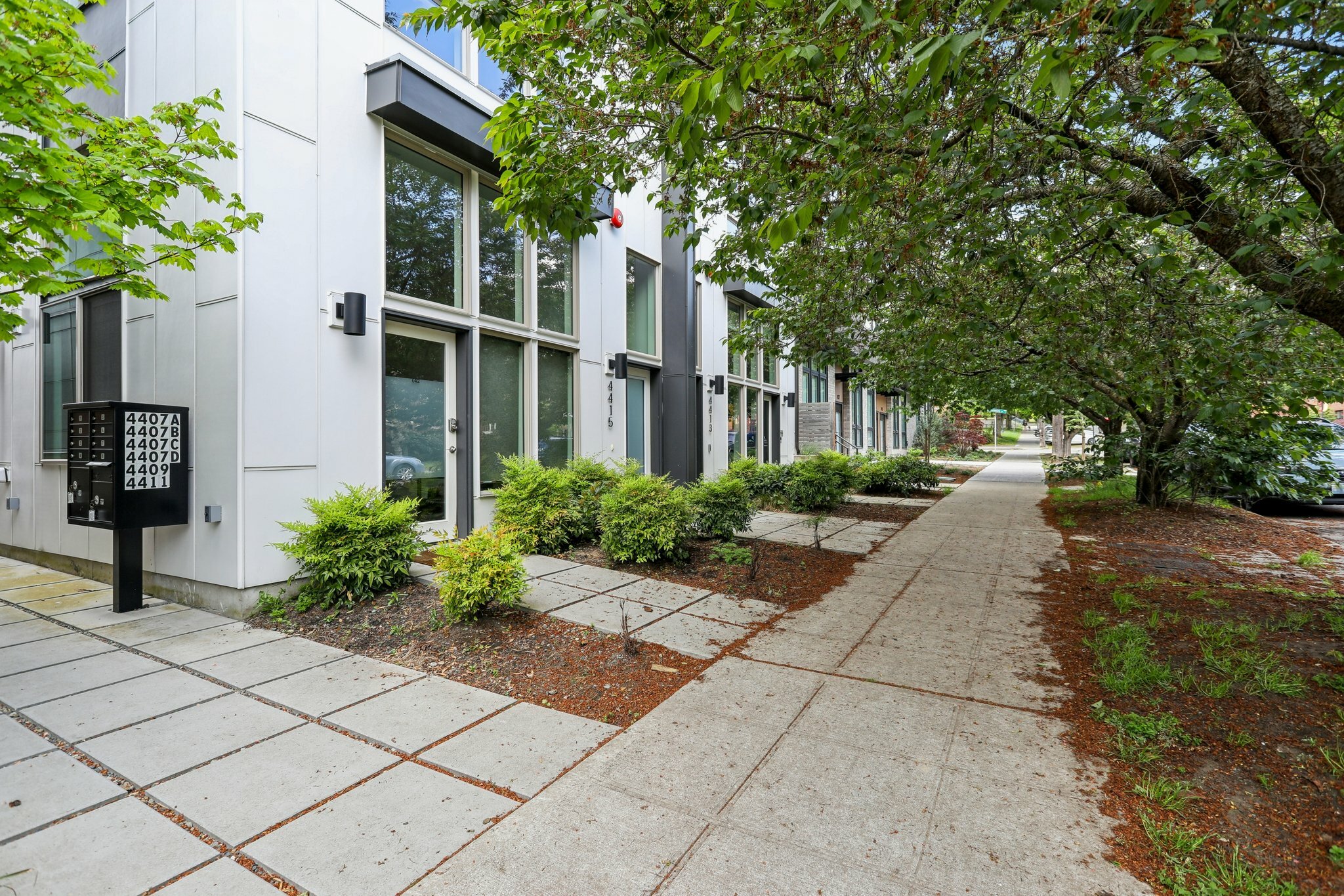 Property Photo: 4407 42nd Avenue SW D WA 98116