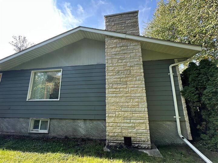 Property Photo:  230 Lindsay Street  MB R0J 1B0 