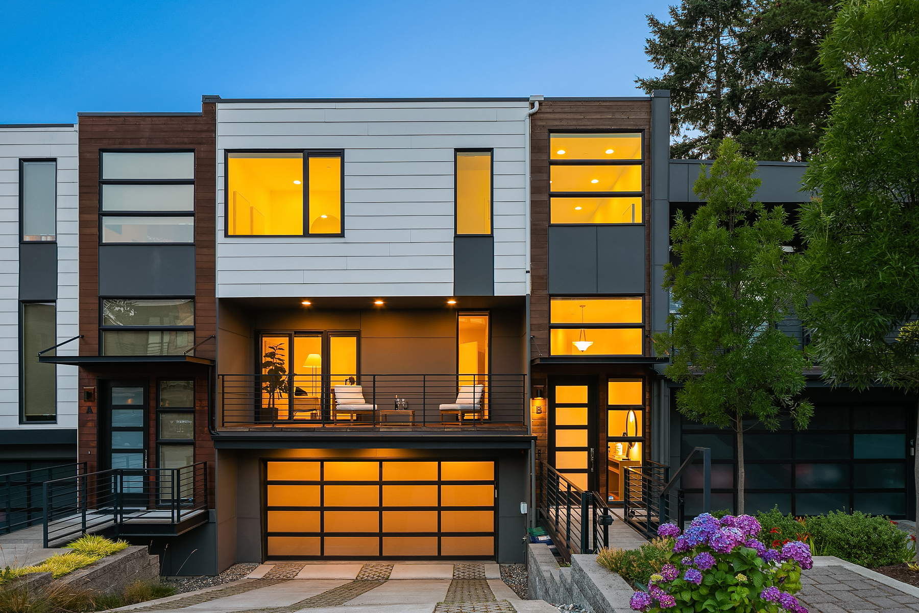 Property Photo: 8721 114th Avenue NE B WA 98033