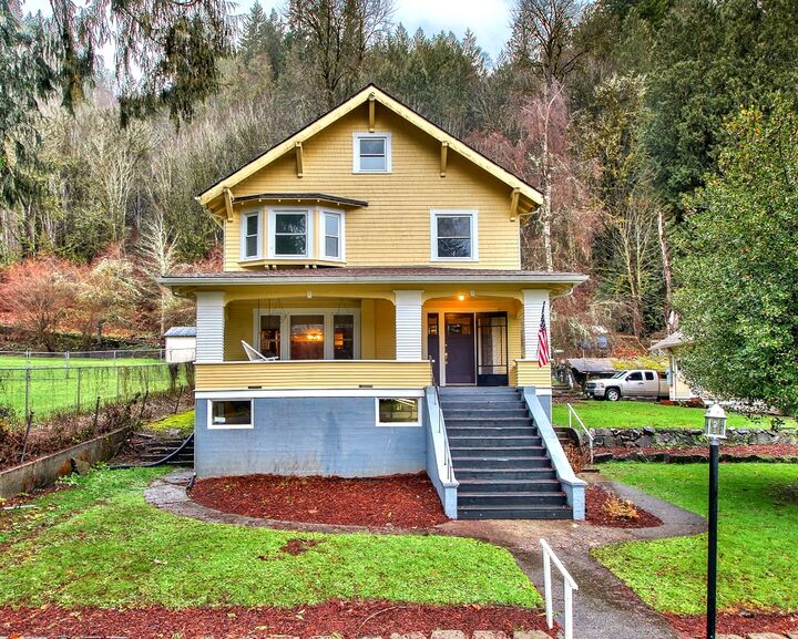 Property Photo: Entry 46433 E Main St  WA 98237 