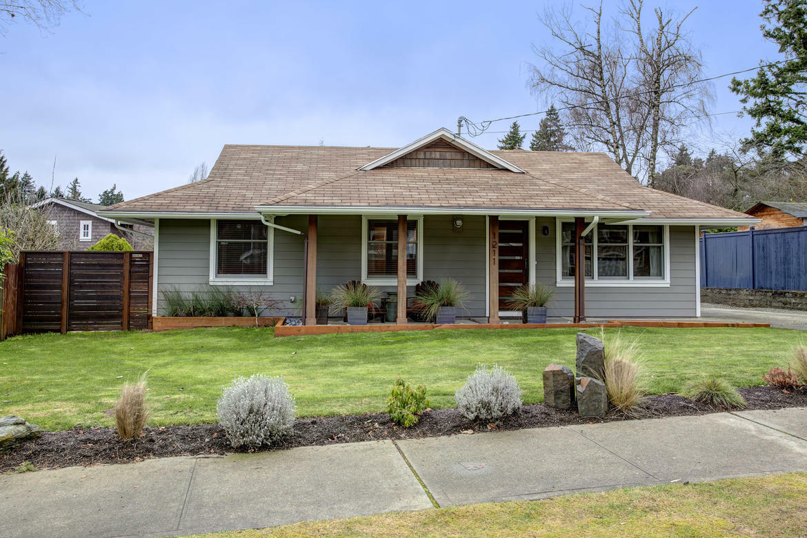 Property Photo:  1211 6th St  WA 98033 