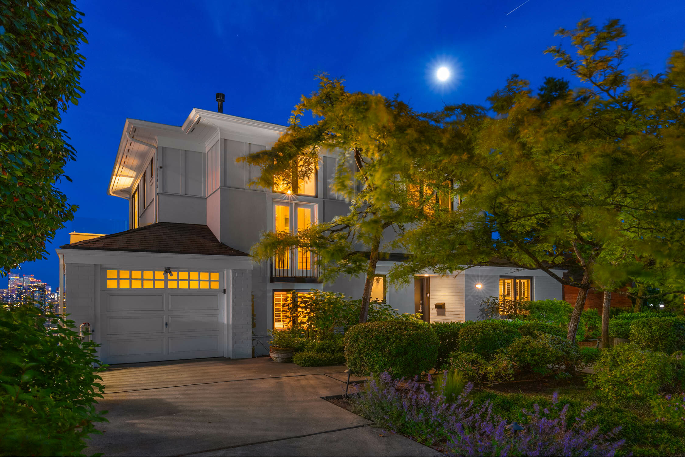 Property Photo: 1112 Bigelow Avenue N WA 98109