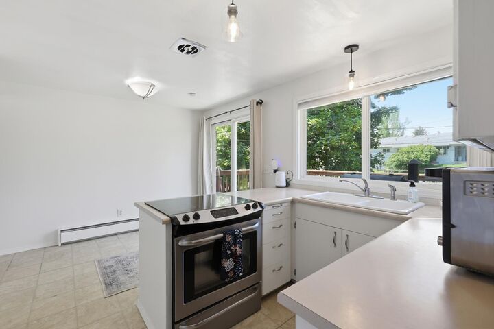 Property Photo:  436 N 4th St  WA 99004 