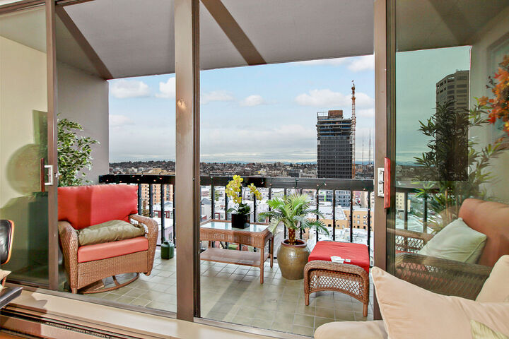 Property Photo: Living room 1101 Seneca St 1601 WA 98101