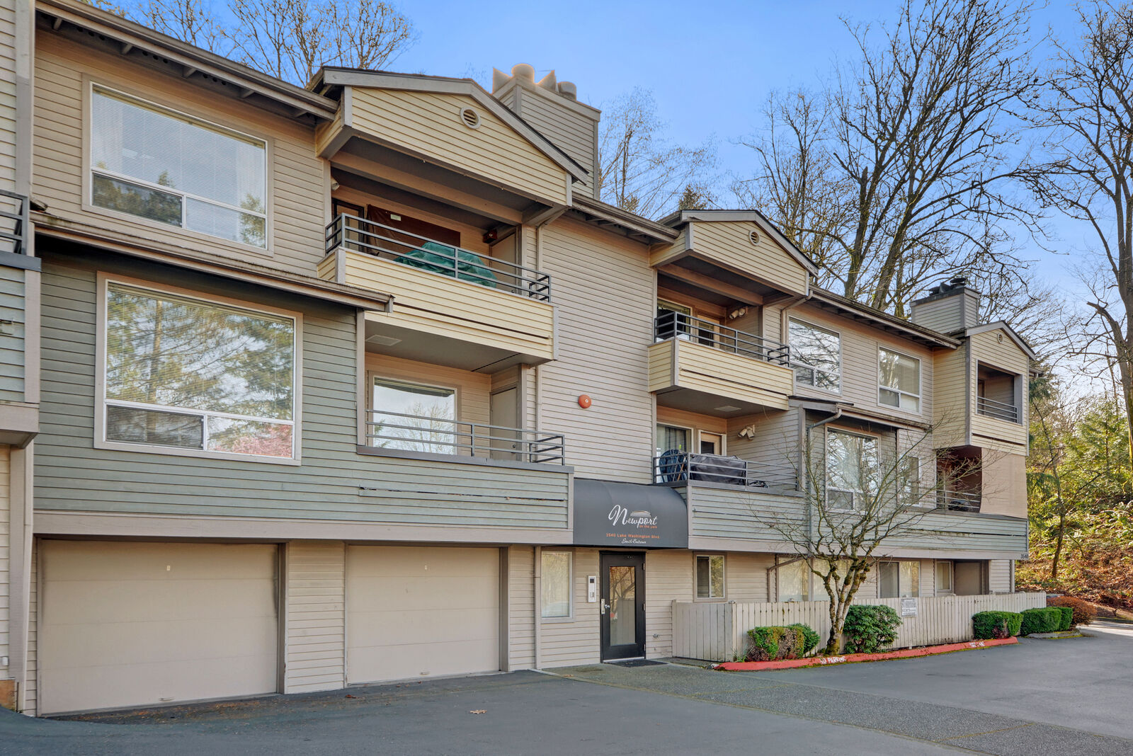 Property Photo:  3540 Lake Washington Blvd SE 211  WA 98006 
