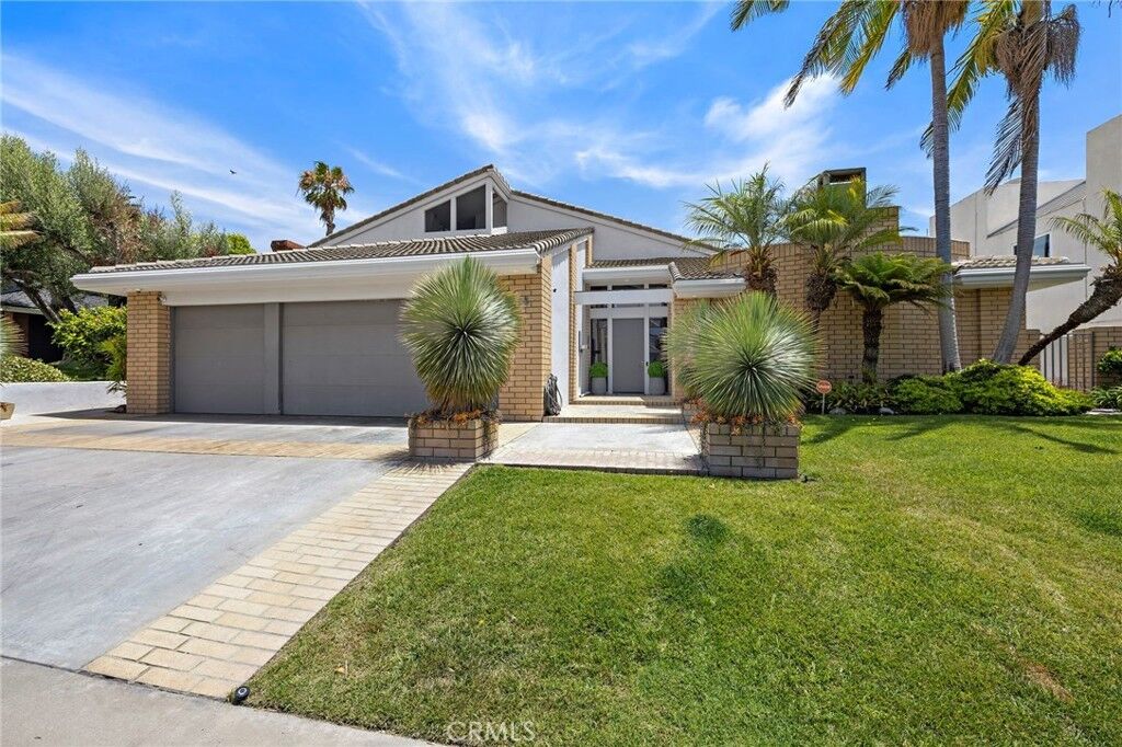 Property Photo: 205 Calle Potranca CA 92672