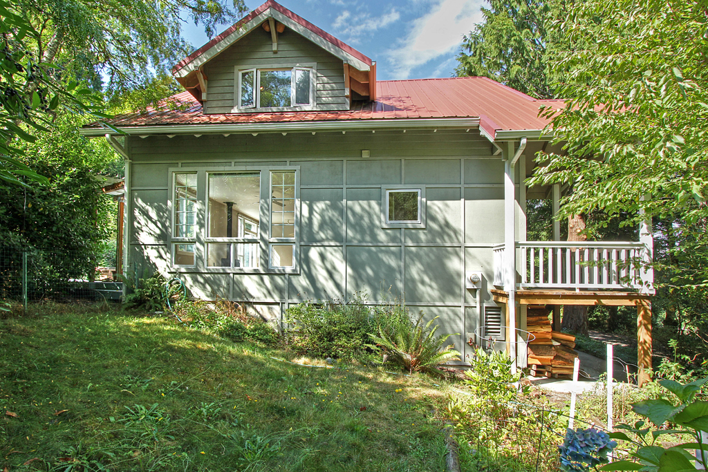 Property Photo:  7081 NE Bay Hill Rd  WA 98110 