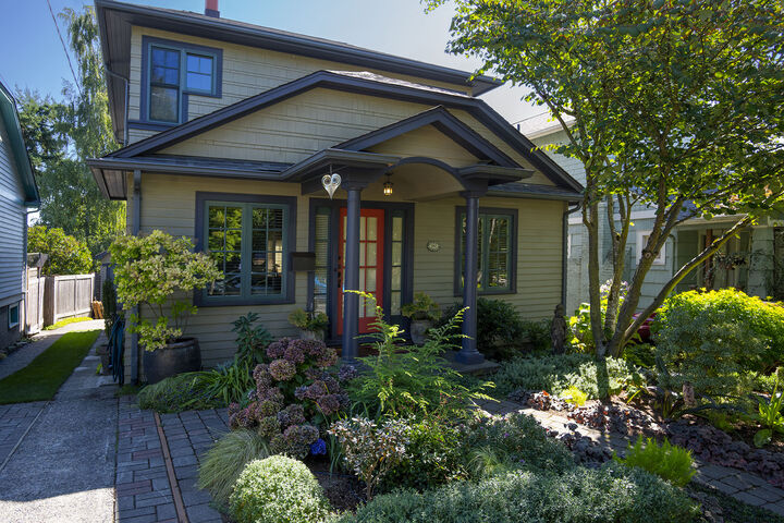 Property Photo:  3912  Bagley Avenue N  WA 98103 