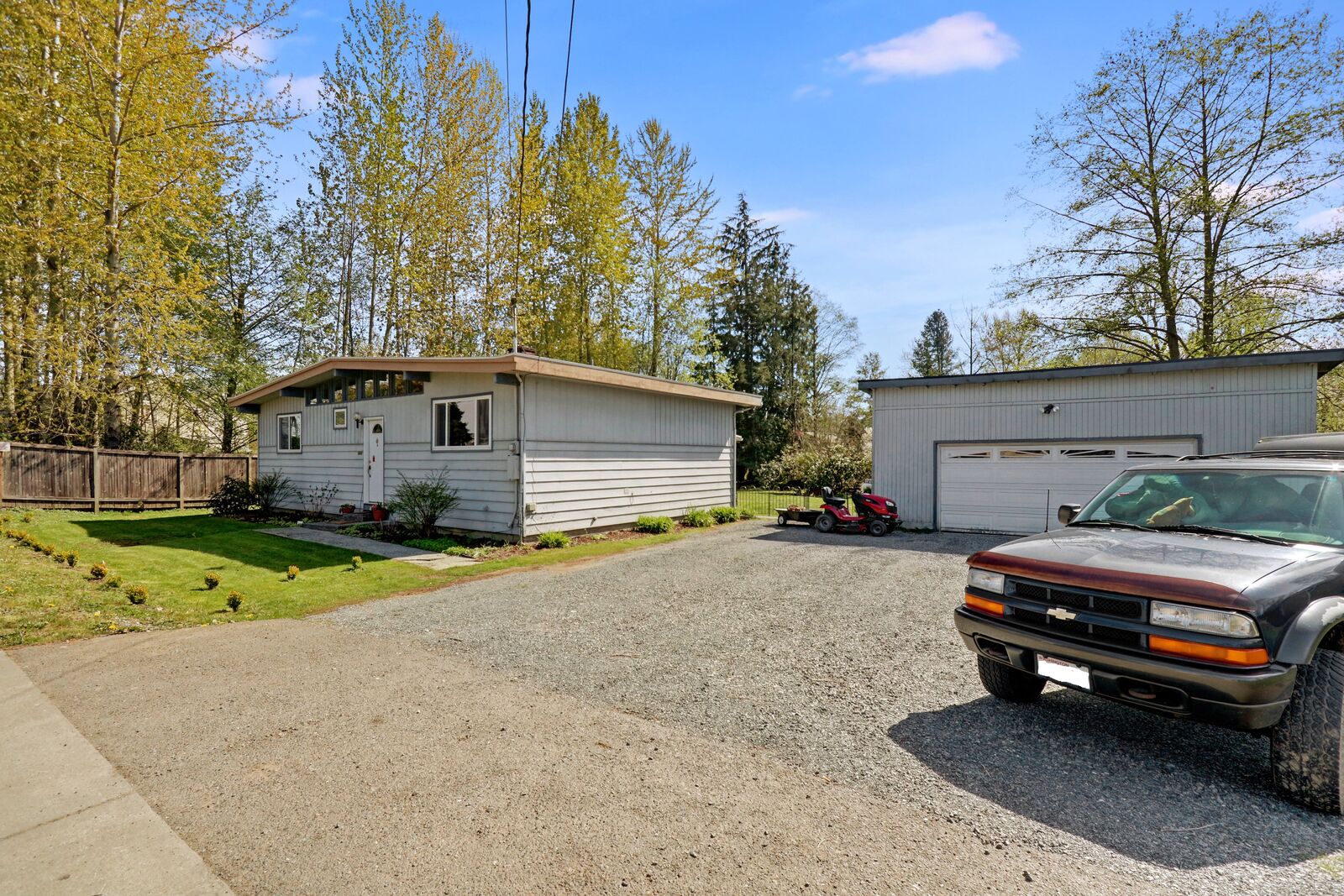 Property Photo: 930 Center Rd WA 98204