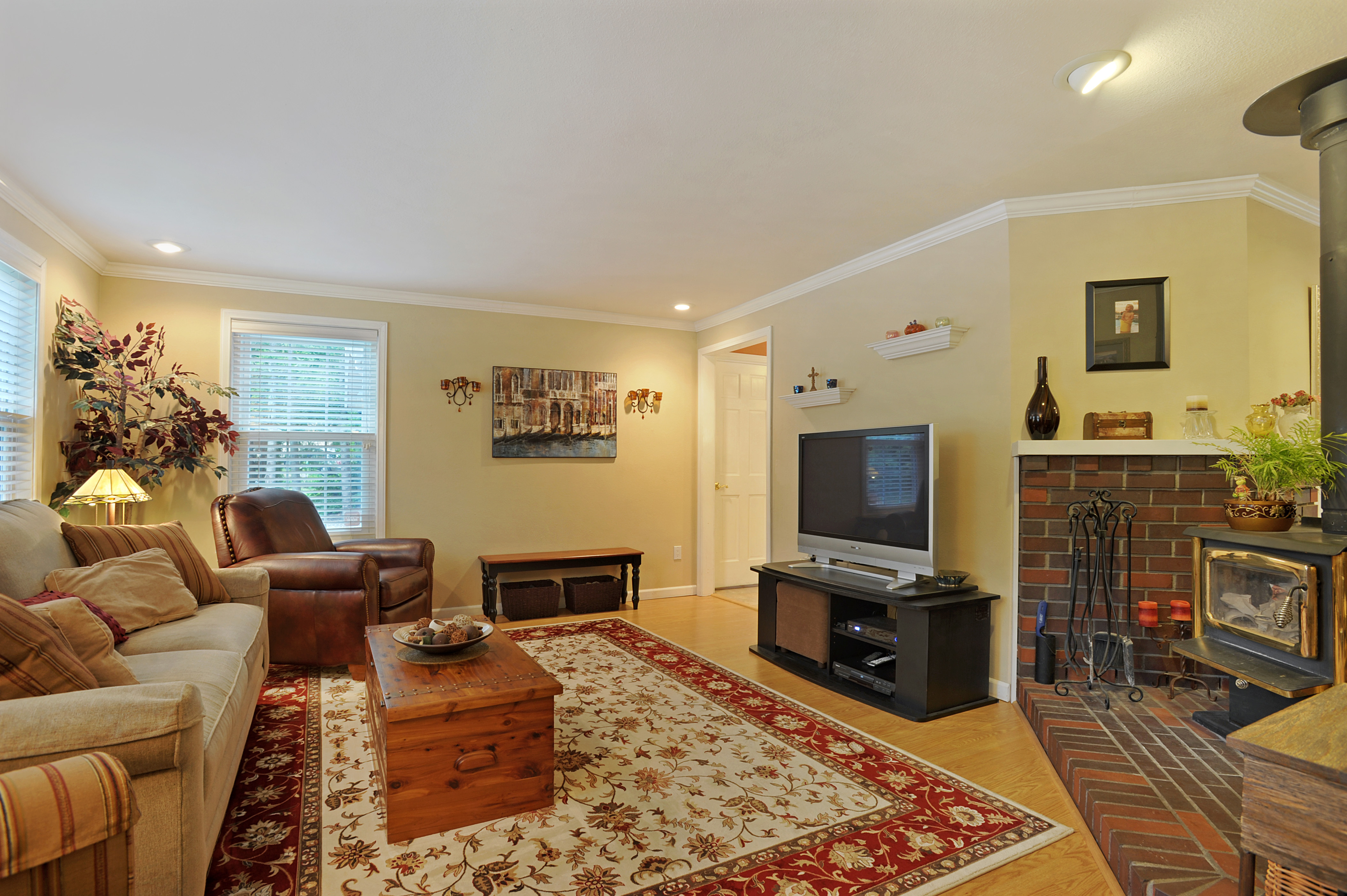 Property Photo: Living room 1902 226th Place NE  WA 98074 