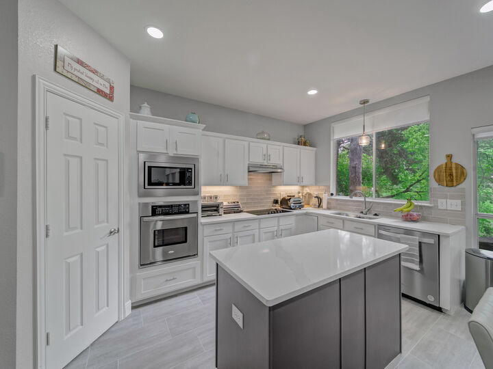 Property Photo:  525 Sir Roland Drive  TX 75052 