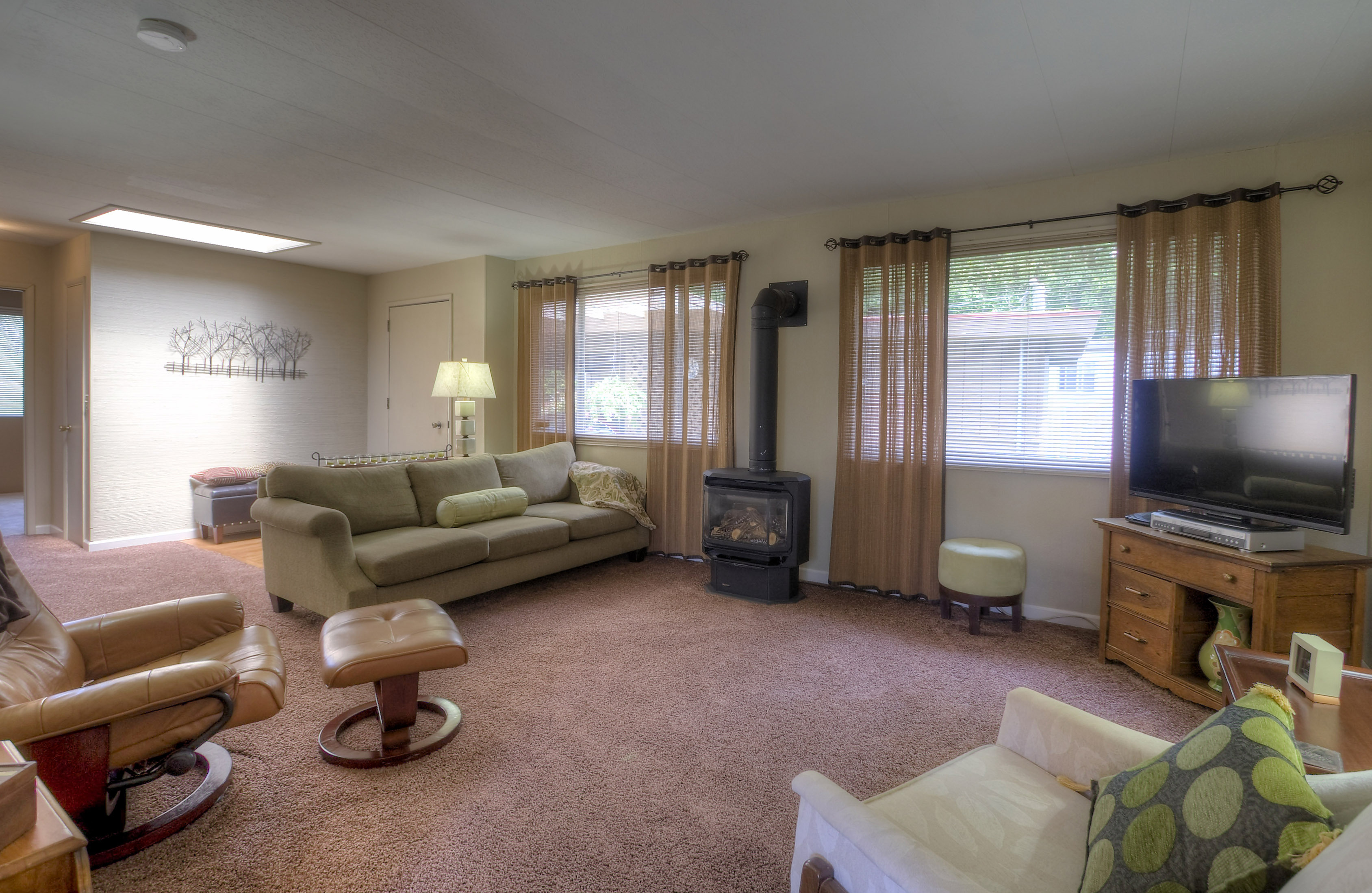 Property Photo: Living room 135 Kelly Rd WA 98226