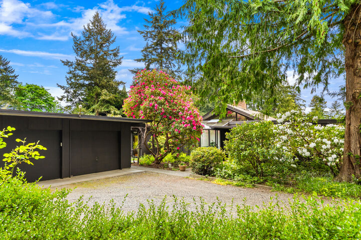 Property Photo:  14517  Henderson Road NE  WA 98110 