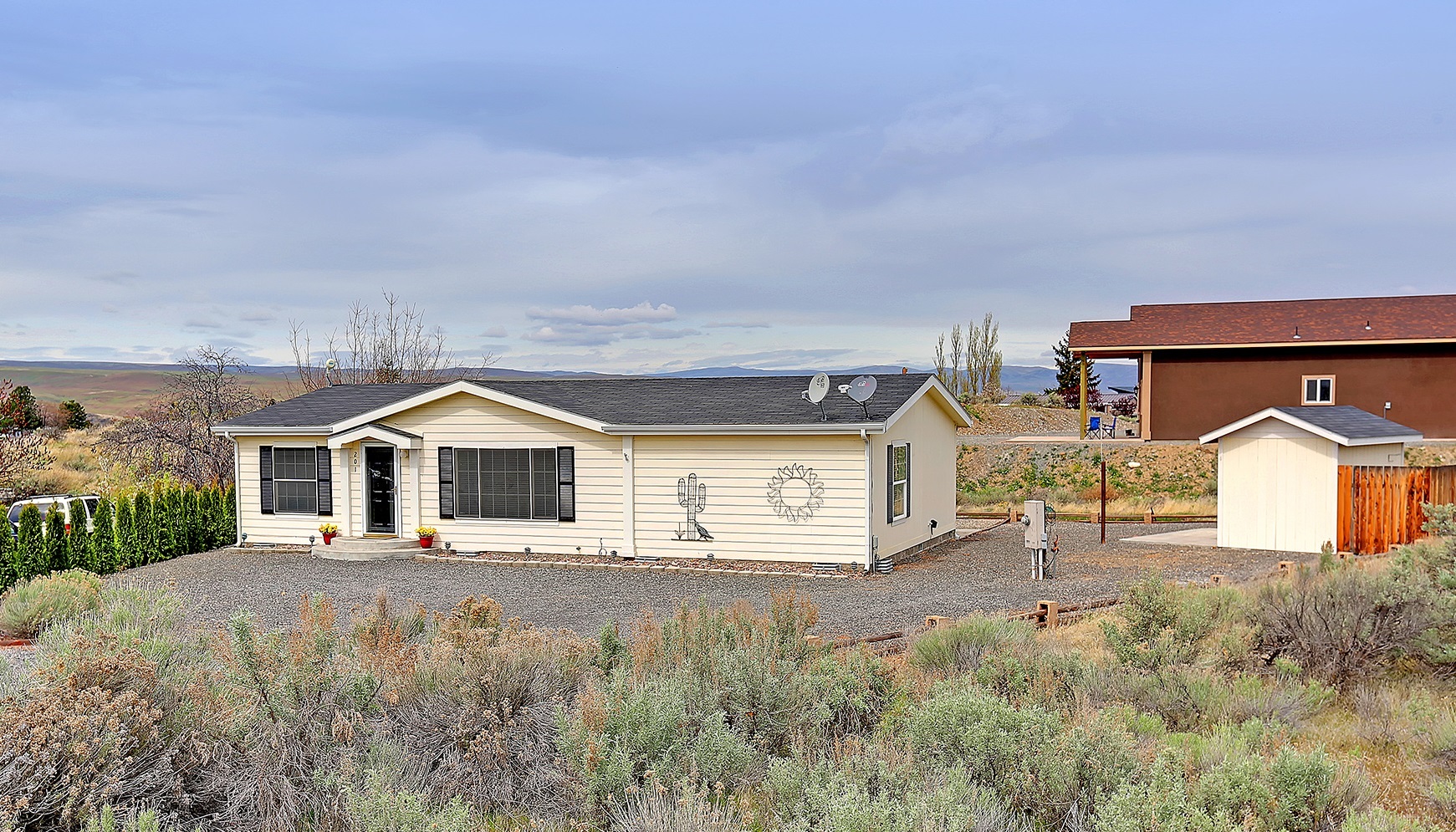 Property Photo:  201 Pear Place SW  WA 99349 