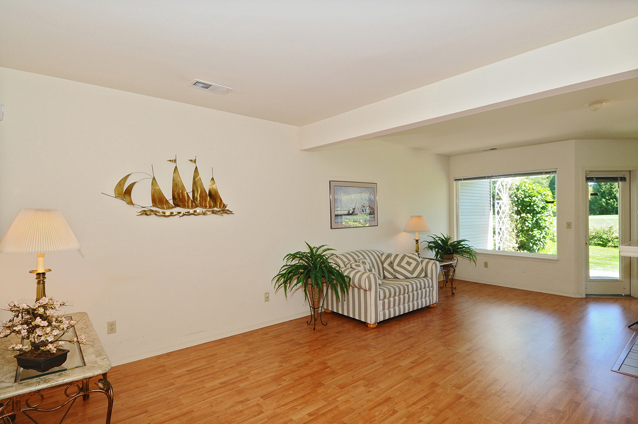 Property Photo: Living & dining room 11517 Pine Ct  WA 98275 