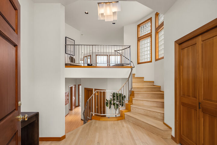 Property Photo:  227  8th Avenue  WA 98033 