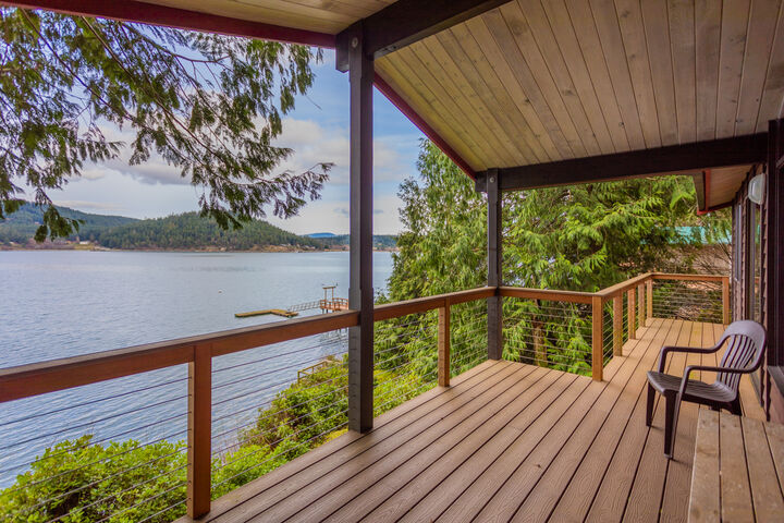 305  Chinook Way  Center Island WA 98221 photo