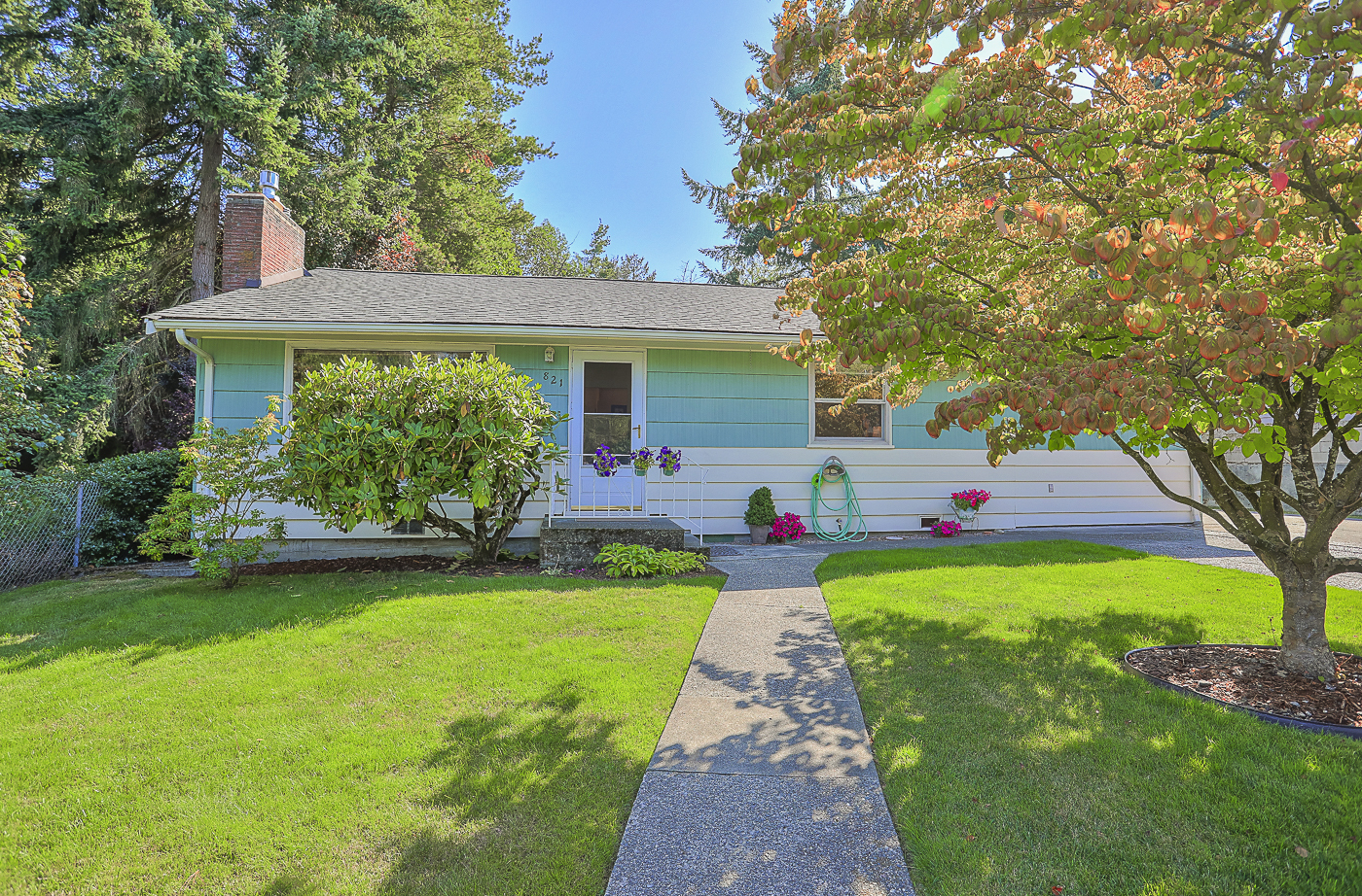 Property Photo:  821 NE 170th St  WA 98155 