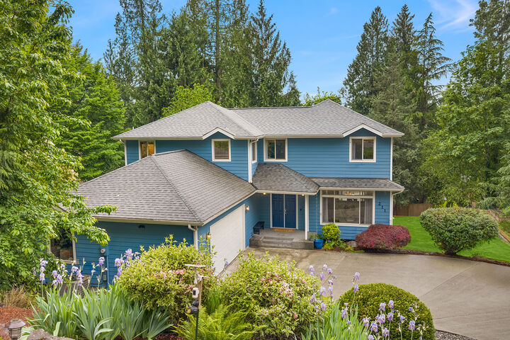 Property Photo:  211  210th Avenue NE  WA 98074 