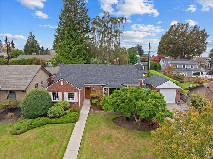 Property Photo: 708 Hoyt Avenue WA 98201