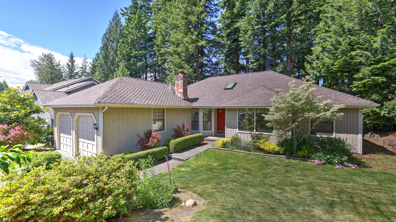 Property Photo:  24113 SE 44th Ct  WA 98029 