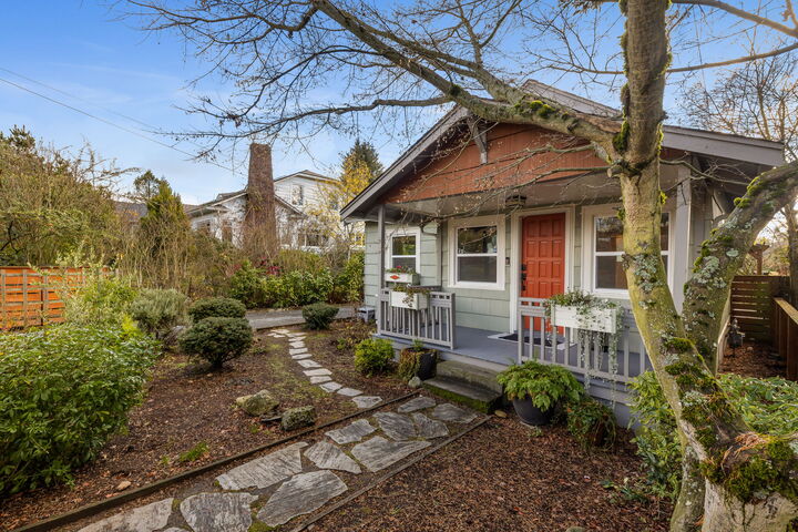 Property Photo:  335 N 104th Street  WA 98133 