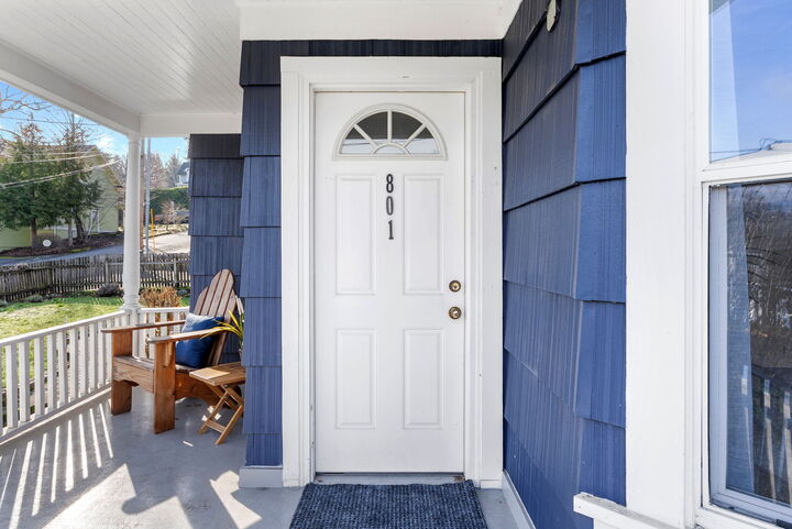 Property Photo: 801 Cascade Ave OR 97031