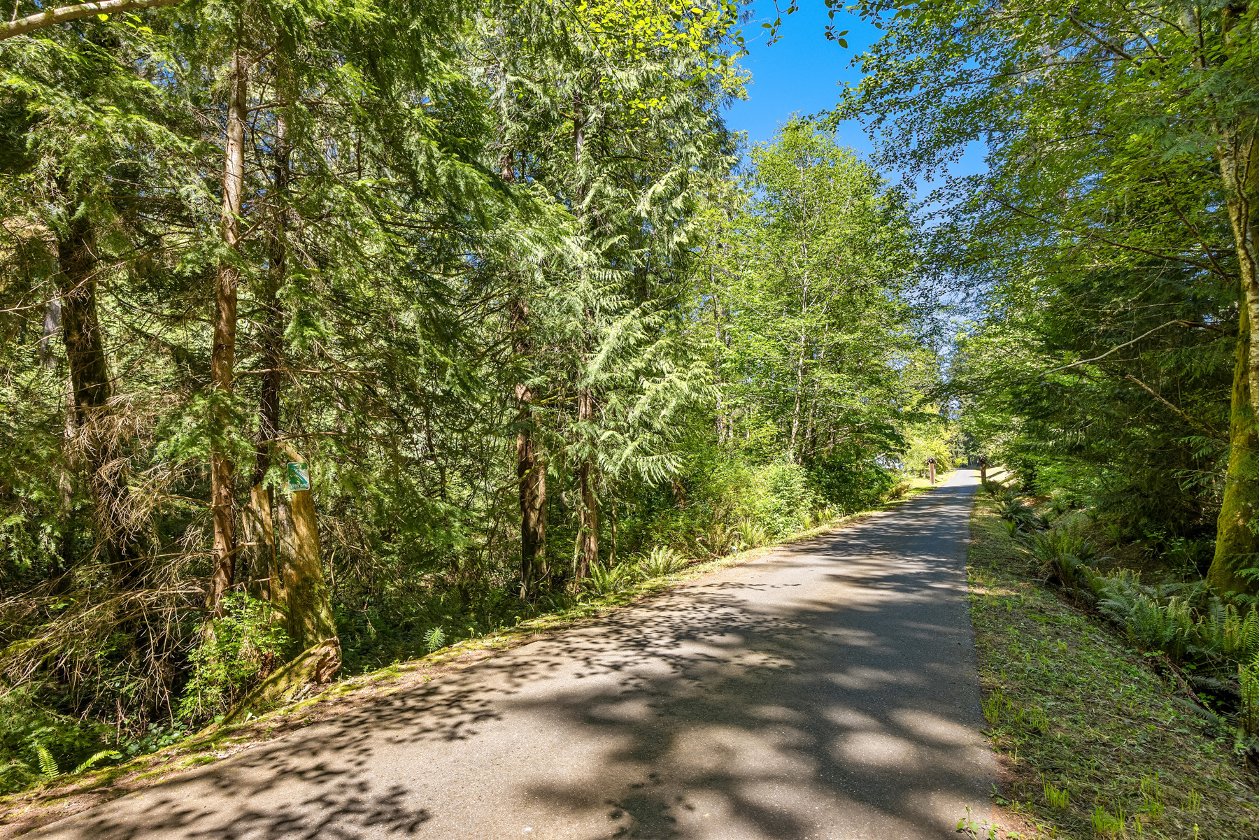 Property Photo: 6075 Old Woods Ln NE 6075 Old Woods Lane NE WA 98110