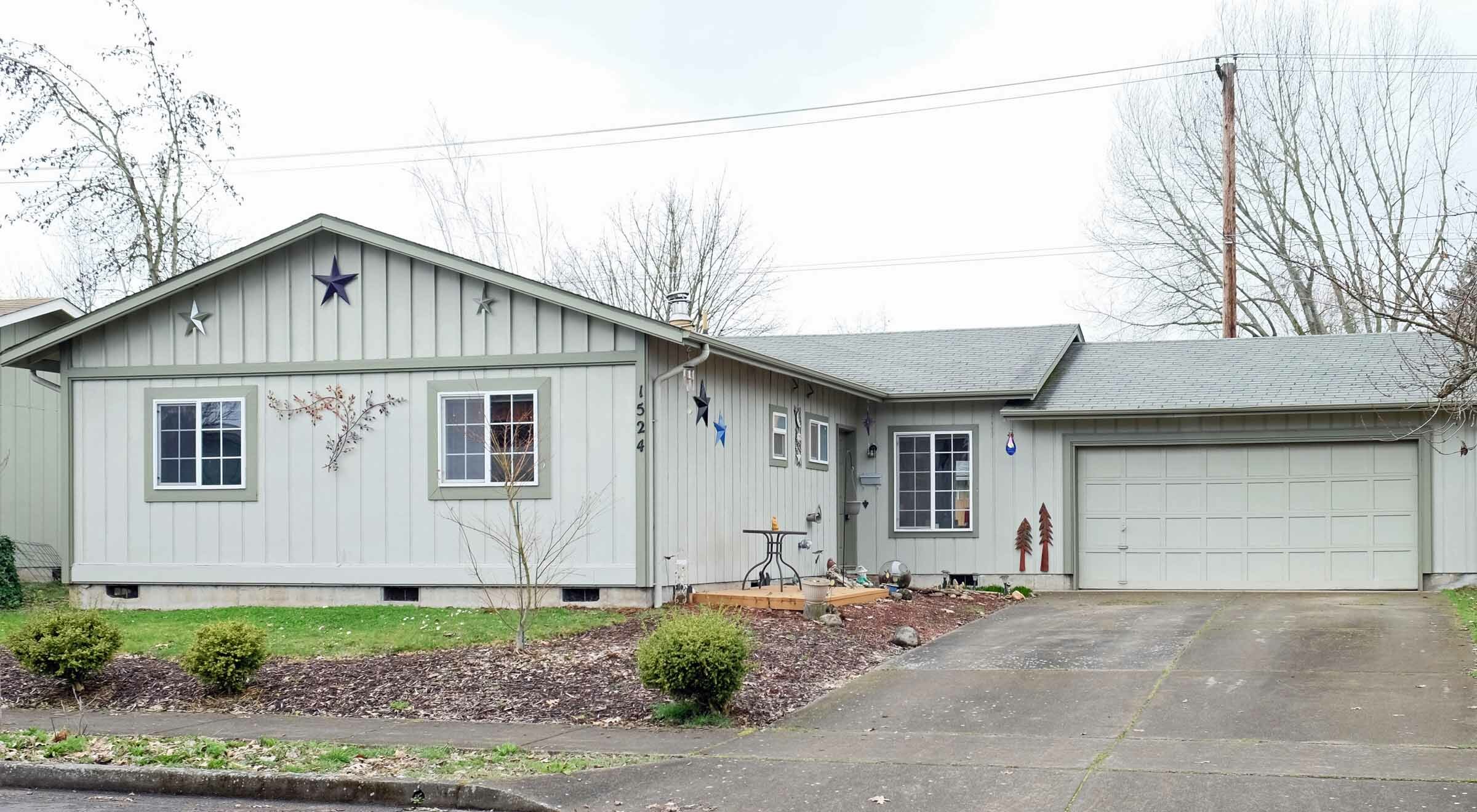 Property Photo: 1524 Dola St OR 97402
