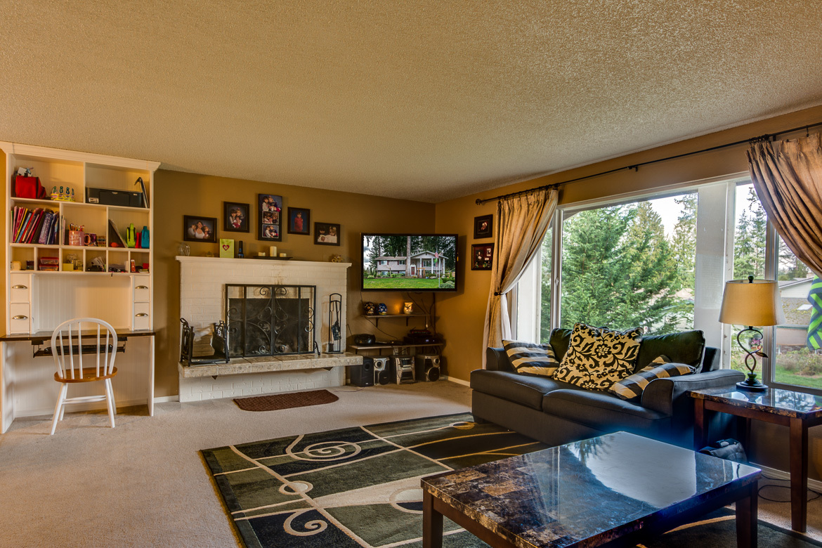 Property Photo: Living room 11718 47th Dr NE  WA 98271 