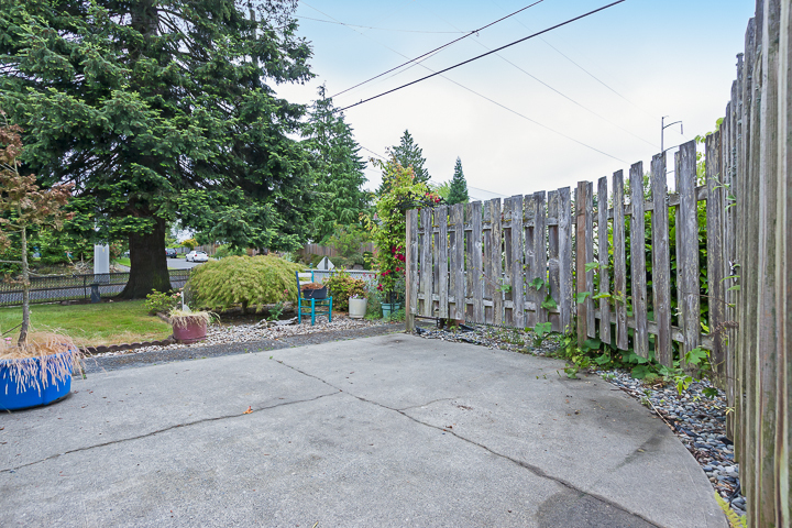 Property Photo: Exterior 1305 SW Cambridge St  WA 98106 