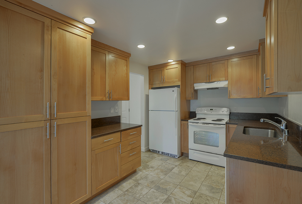 Property Photo: Kitchen/dining room 30246 7th Ave S WA 98003