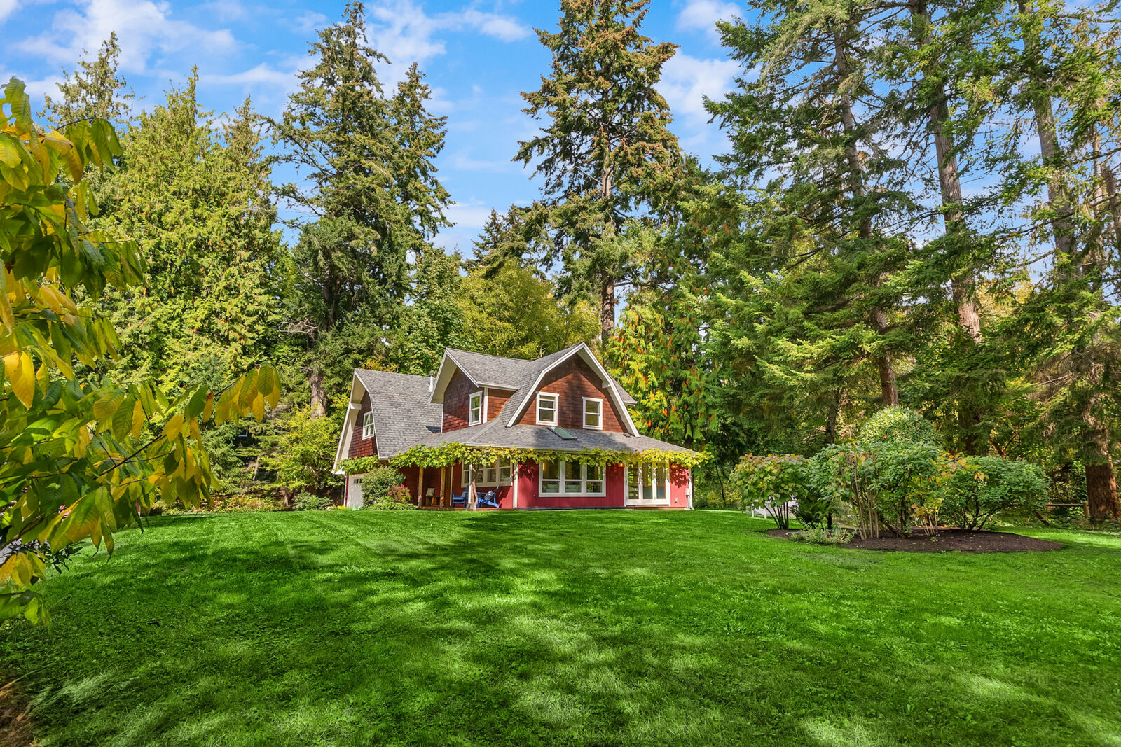 Property Photo:  8453  Ferncliff Avenue NE  WA 98110 