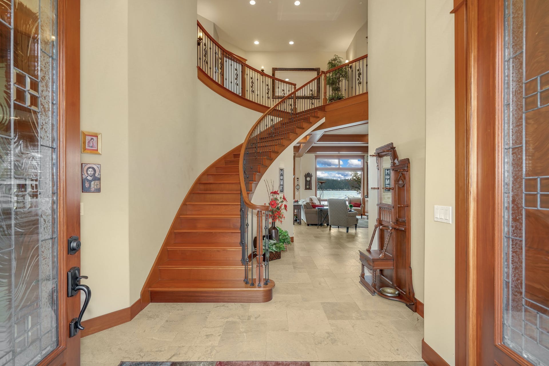 Property Photo: 1317 E Lake Sammamish Shore Lane SE WA 98075
