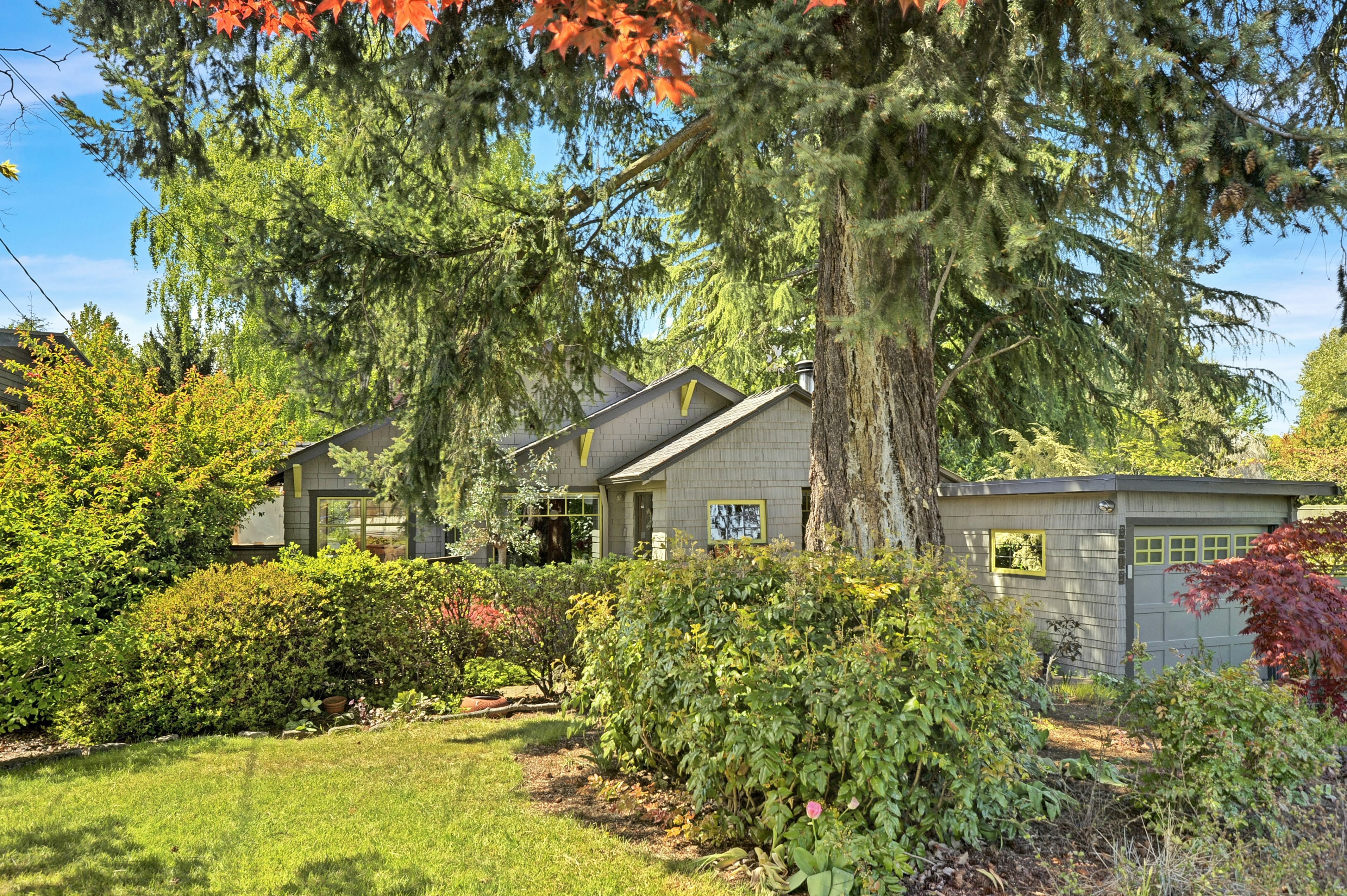 Property Photo: 8415 Island Drive South 8415 Island Dr S  WA 98118 