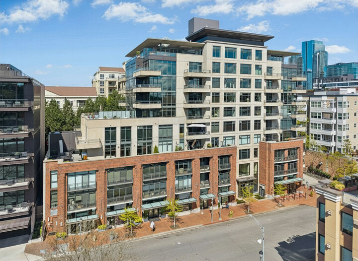 Property Photo:  10000  Main Street 507  WA 98004 
