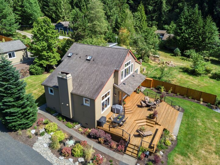Property Photo: 11325 E Lake Joy Dr NE WA 98014